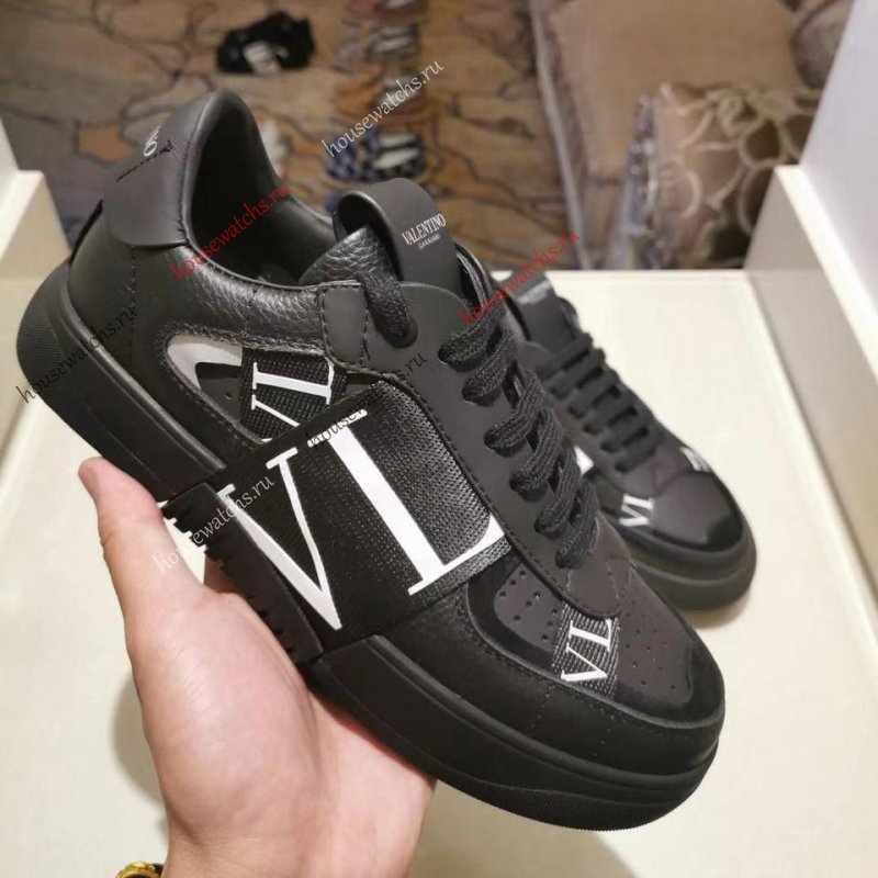 Копия  Кроссовки Valentino H801321